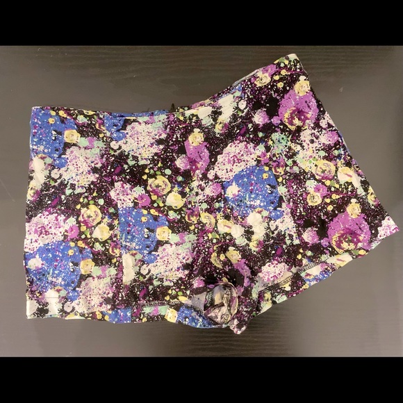 Brass Plum (Small/Medium) high-waisted zip shorts. - Picture 4 of 4